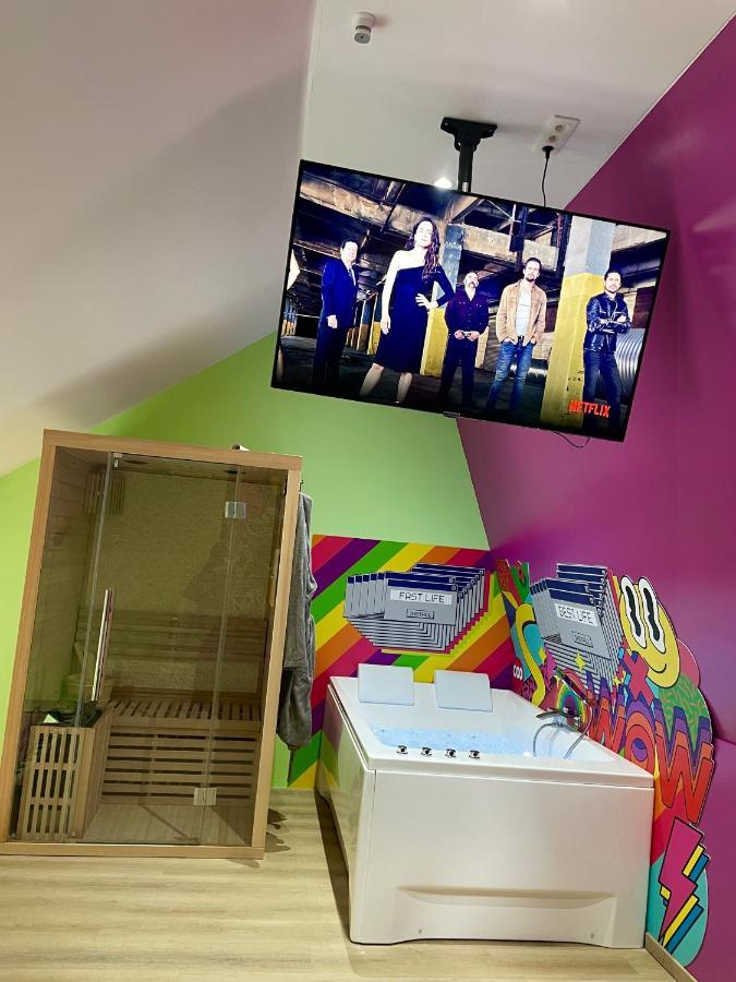 Capsule Forever Young - Jacuzzi - Sauna - Billard - Arcade De Jeux - Netflix & Home Cinema - Ping Pong Hastiere-par-dela Eksteriør billede