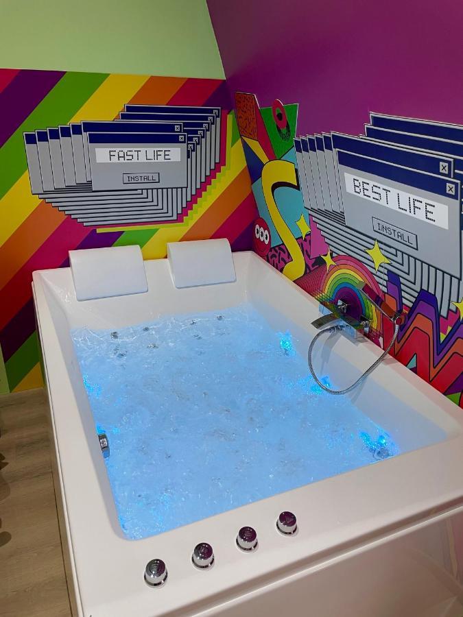 Capsule Forever Young - Jacuzzi - Sauna - Billard - Arcade De Jeux - Netflix & Home Cinema - Ping Pong Hastiere-par-dela Eksteriør billede