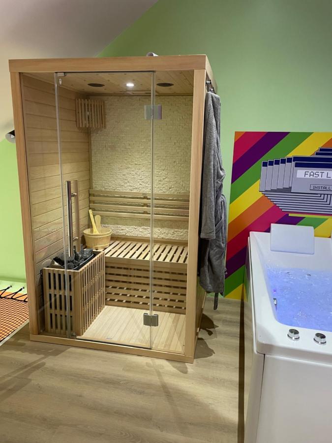 Capsule Forever Young - Jacuzzi - Sauna - Billard - Arcade De Jeux - Netflix & Home Cinema - Ping Pong Hastiere-par-dela Eksteriør billede