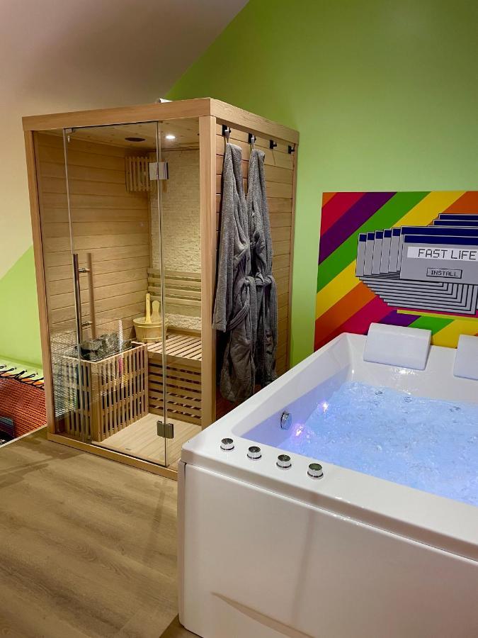 Capsule Forever Young - Jacuzzi - Sauna - Billard - Arcade De Jeux - Netflix & Home Cinema - Ping Pong Hastiere-par-dela Eksteriør billede